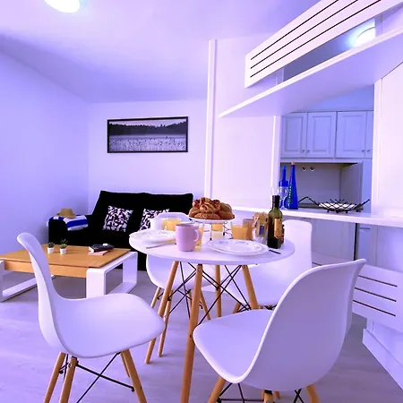 Tropicalidays Sunset Palm Apartment